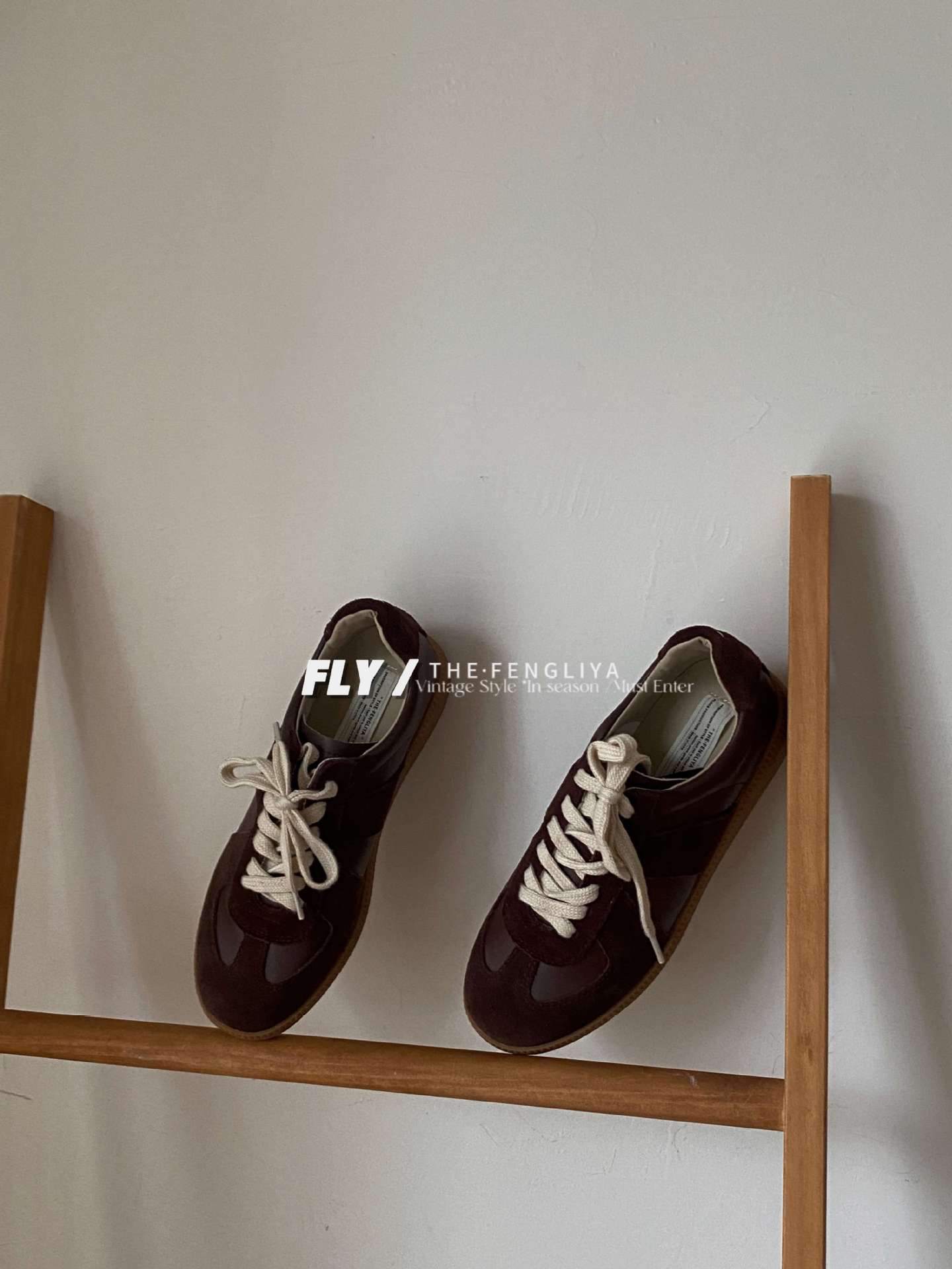 Women's Training Spring Red Stitching Round Toe Sneakers