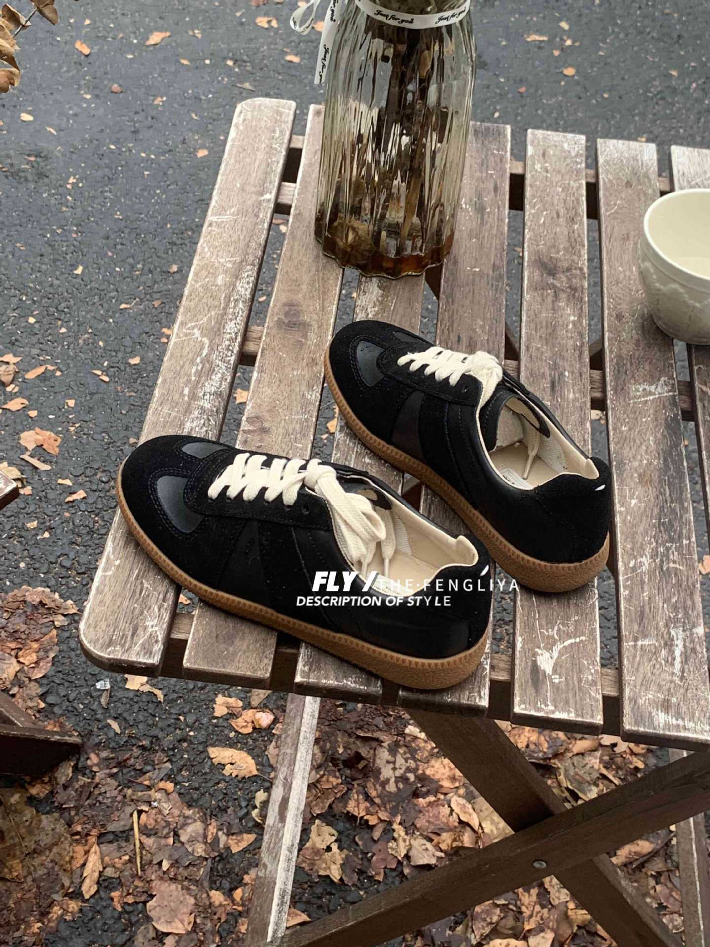 Women's Training Spring Red Stitching Round Toe Sneakers
