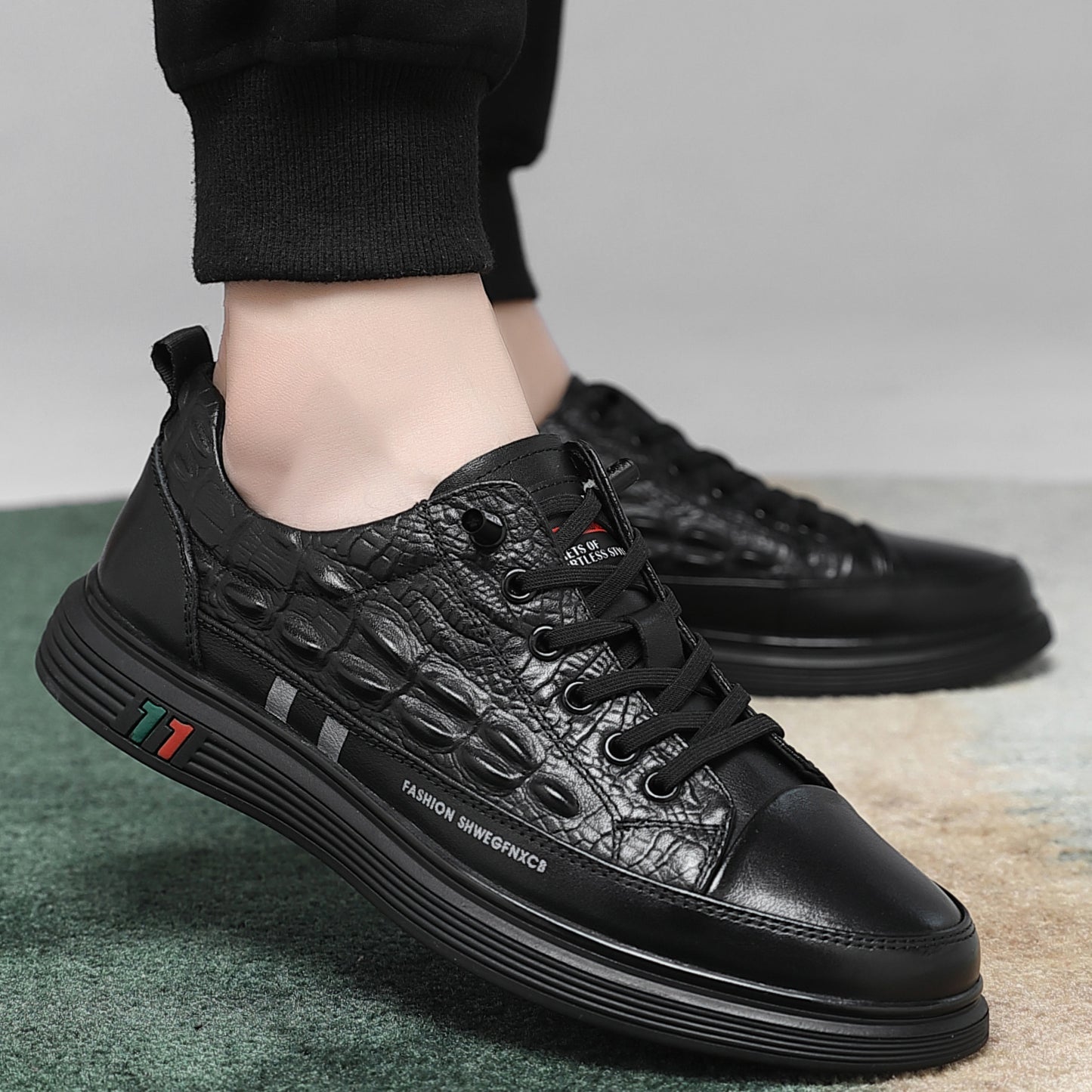 Men's First Layer Cowhide Crocodile Pattern Trendy Casual Shoes