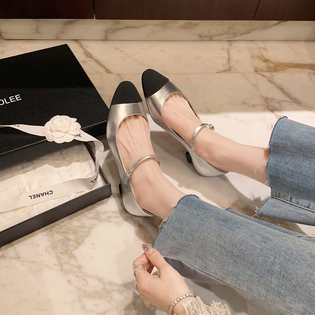 Female Temperament Color Matching Word Strap Women's Shoes