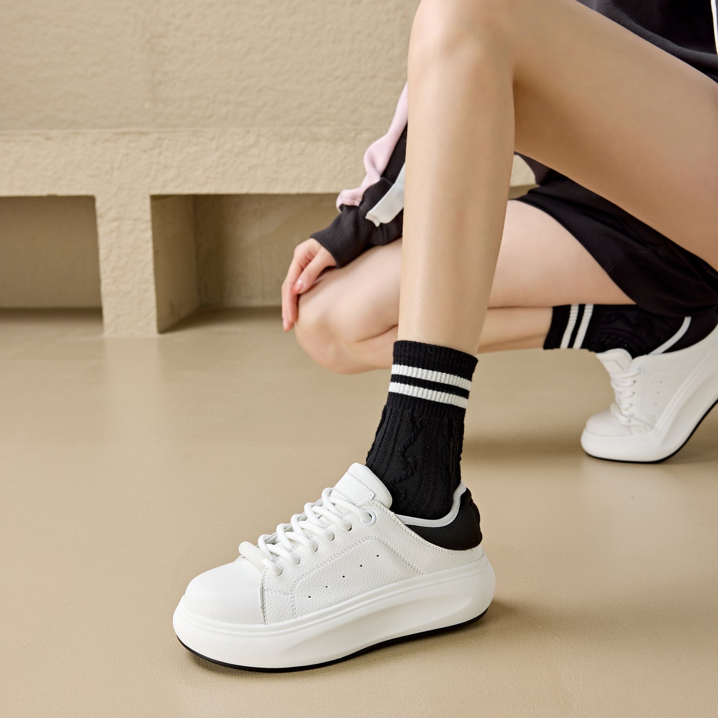 Women's Genuine White Thick-soled Wild Running Mcqueen Casual Shoes