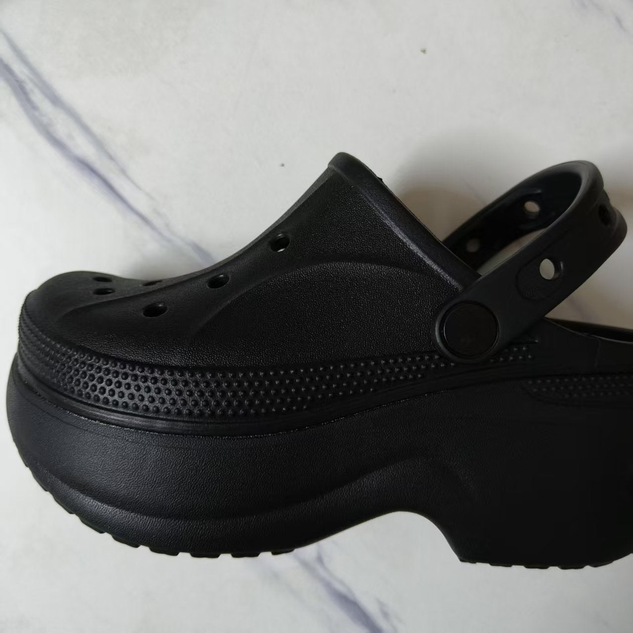 Women's Bella Hole Beach Toe Box Raise Sandals