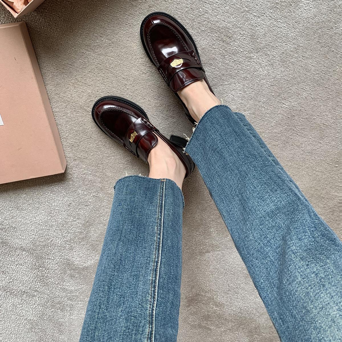 Style Retro Round Toe Small Gold Loafers