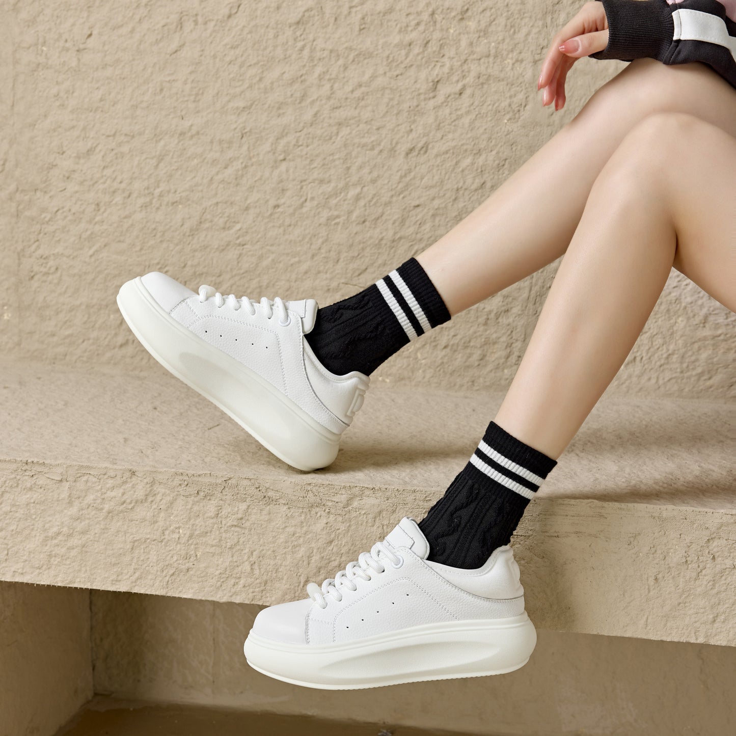 Women's Genuine White Thick-soled Wild Running Mcqueen Casual Shoes