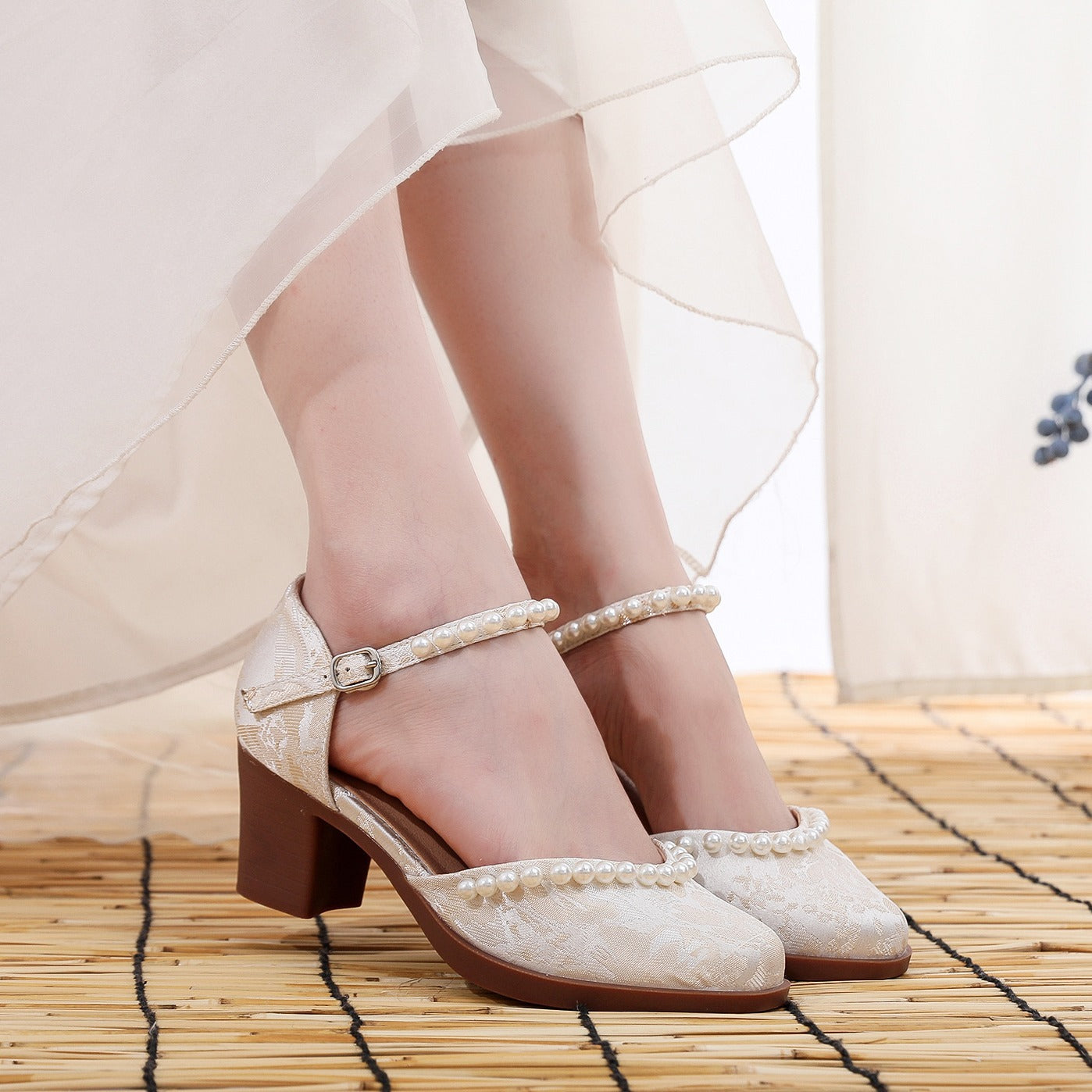Women's High For Summer White Fashion Round Tip Heels