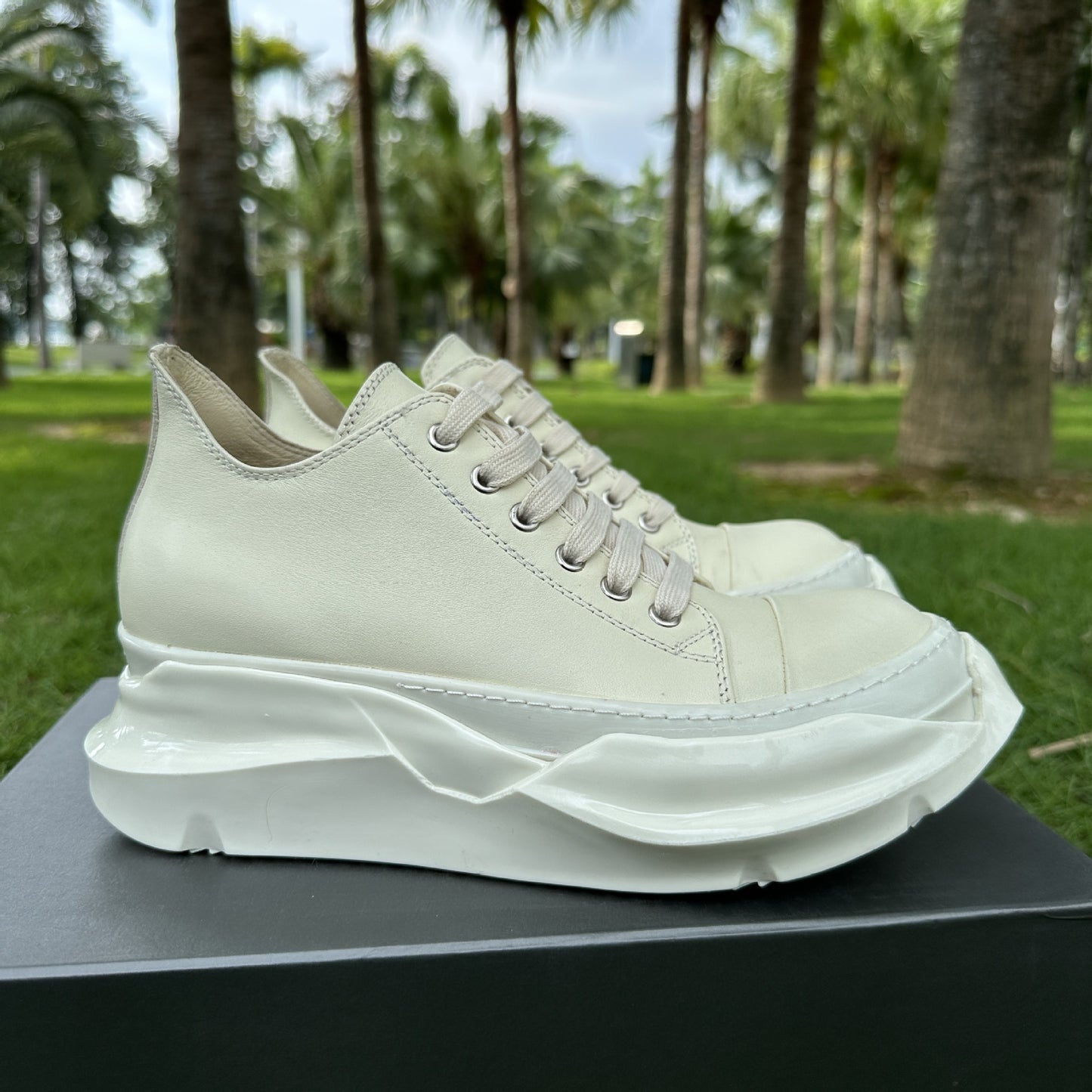 Men's Genuine Lace Up Milk Fragrance Muffin Platform Height Sneakers