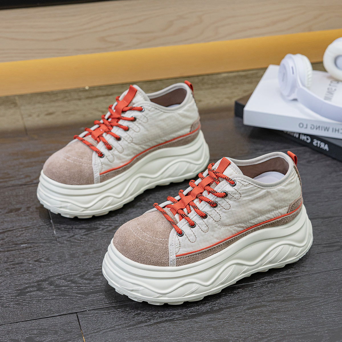 Women's Fashionable Breathable Thick-soled Small Inner Height Increasing Casual Shoes