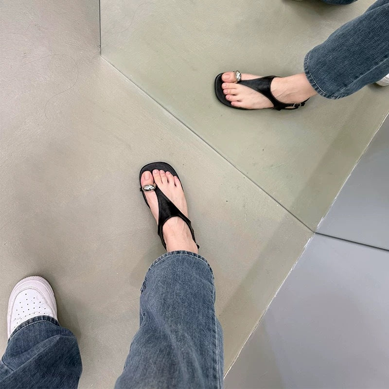 Women's Version Retro Flat Bottom Metal Toe Covering Buckle Sandals
