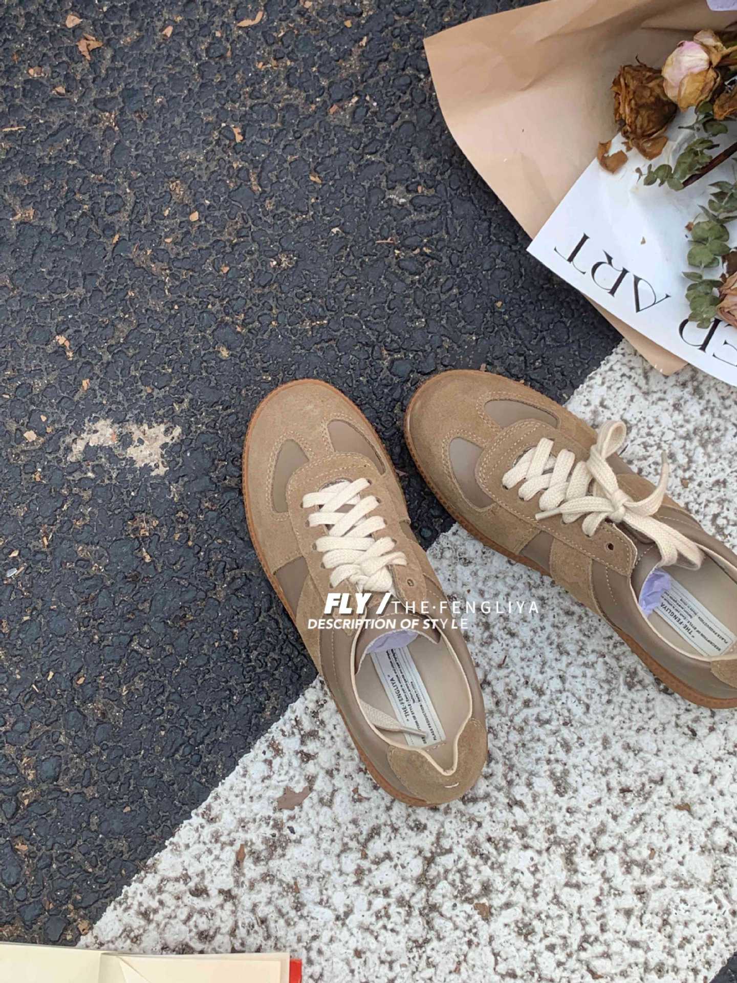 Women's Training Spring Red Stitching Round Toe Sneakers