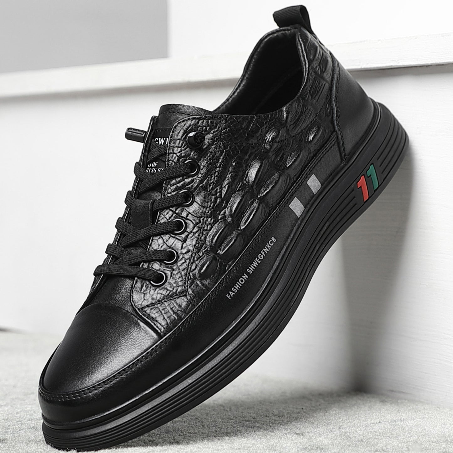 Men's First Layer Cowhide Crocodile Pattern Trendy Casual Shoes