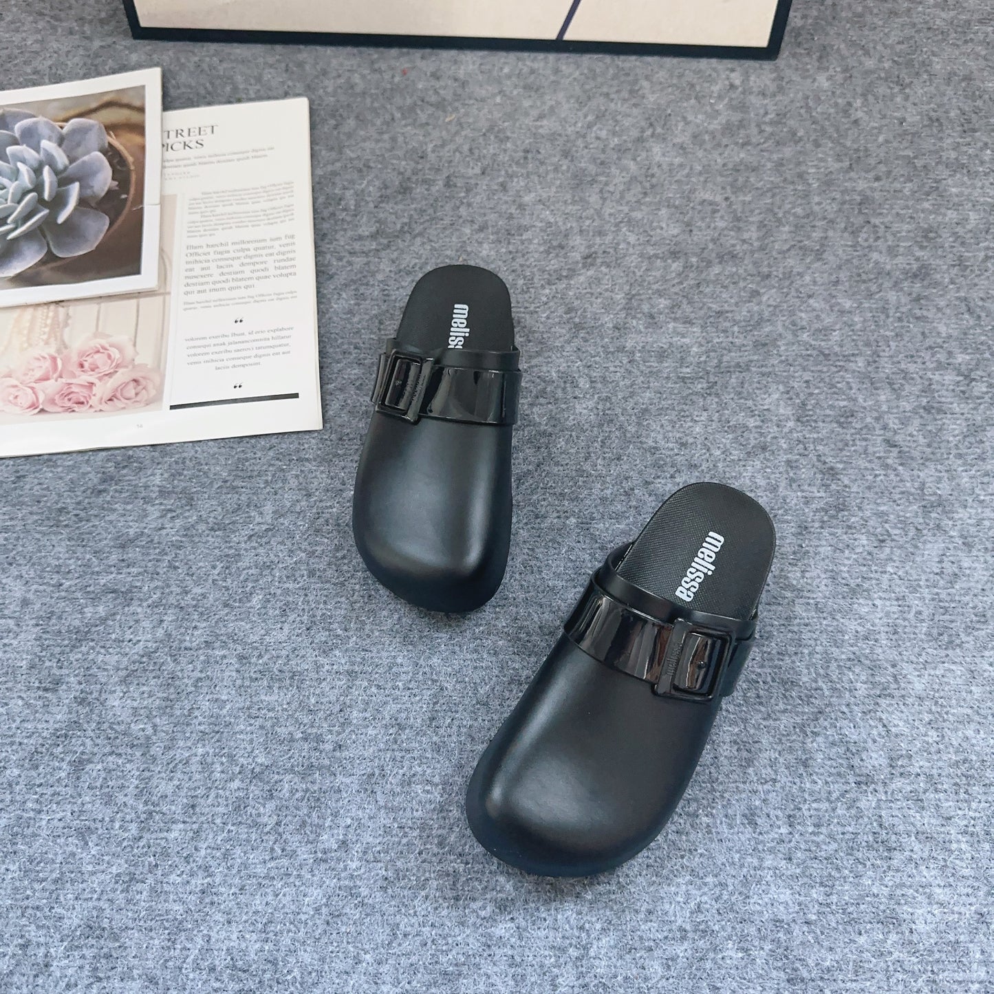 Sha Thick Bottom Solid Color Slip-on Slippers