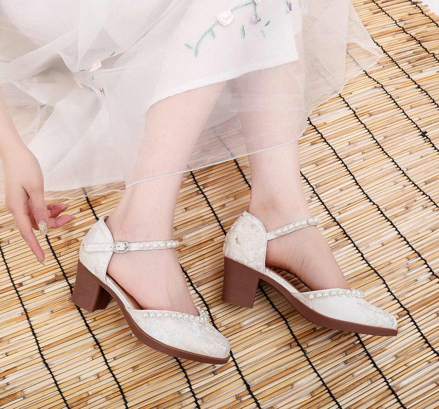 Women's High For Summer White Fashion Round Tip Heels