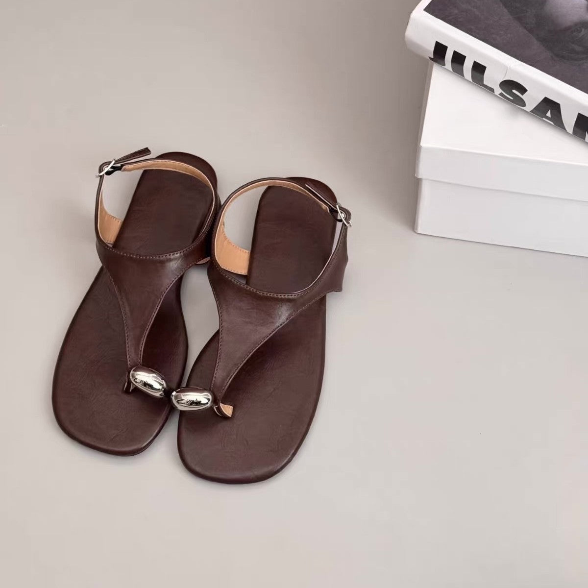 Women's Version Retro Flat Bottom Metal Toe Covering Buckle Sandals