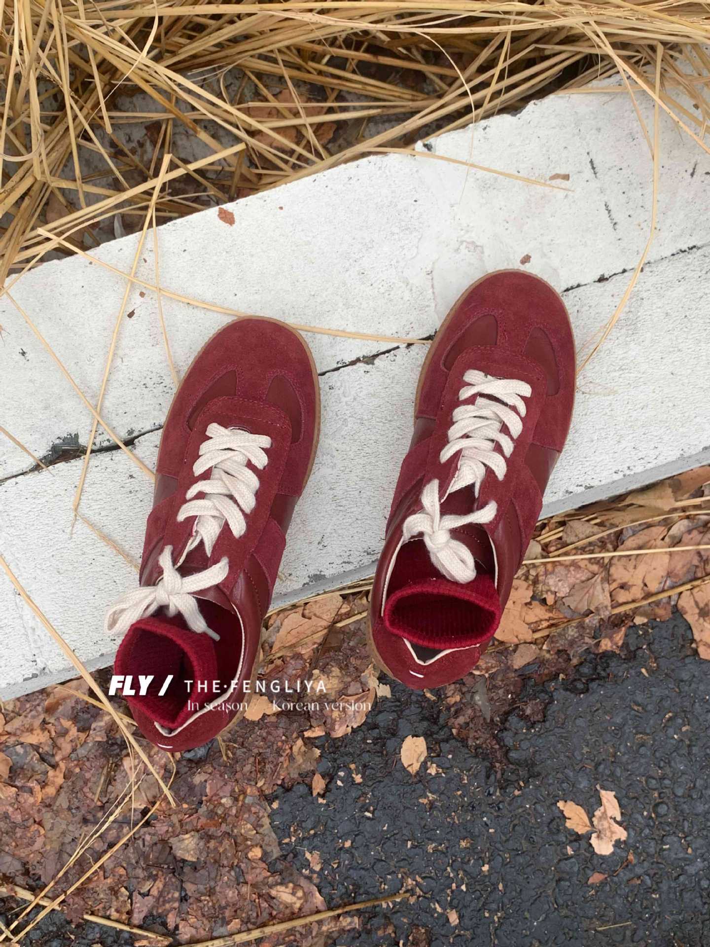 Women's Training Spring Red Stitching Round Toe Sneakers