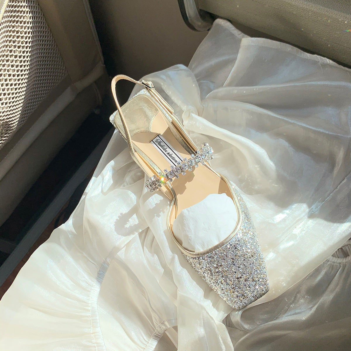 Sweet Spring Day Exquisite Diamond Band Back Empty Sandals