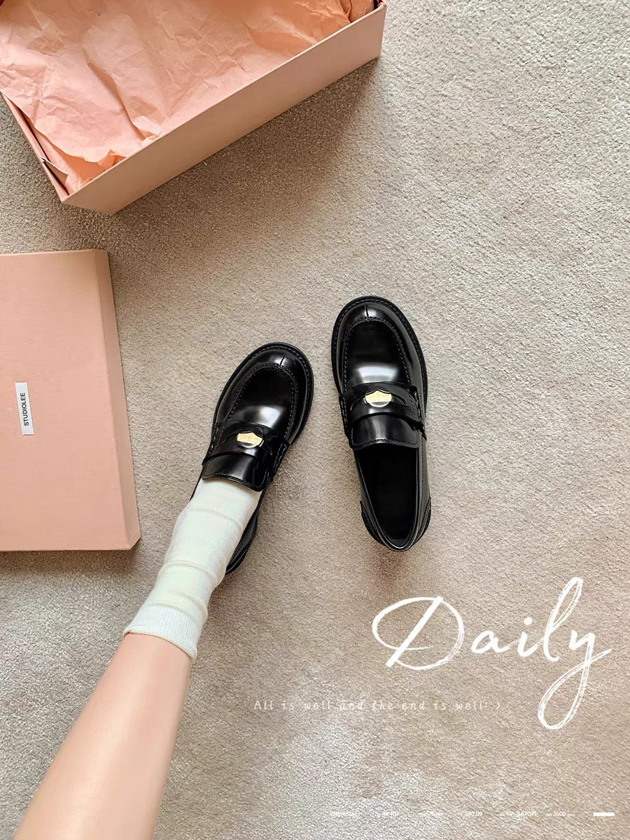 Style Retro Round Toe Small Gold Loafers