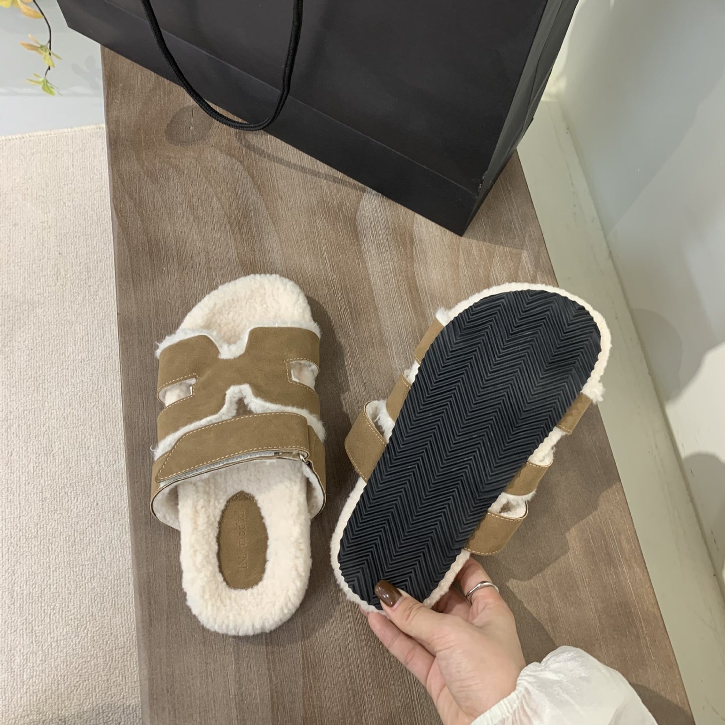 Women's With Velcro Fluffy Outer Wear Retro Slippers