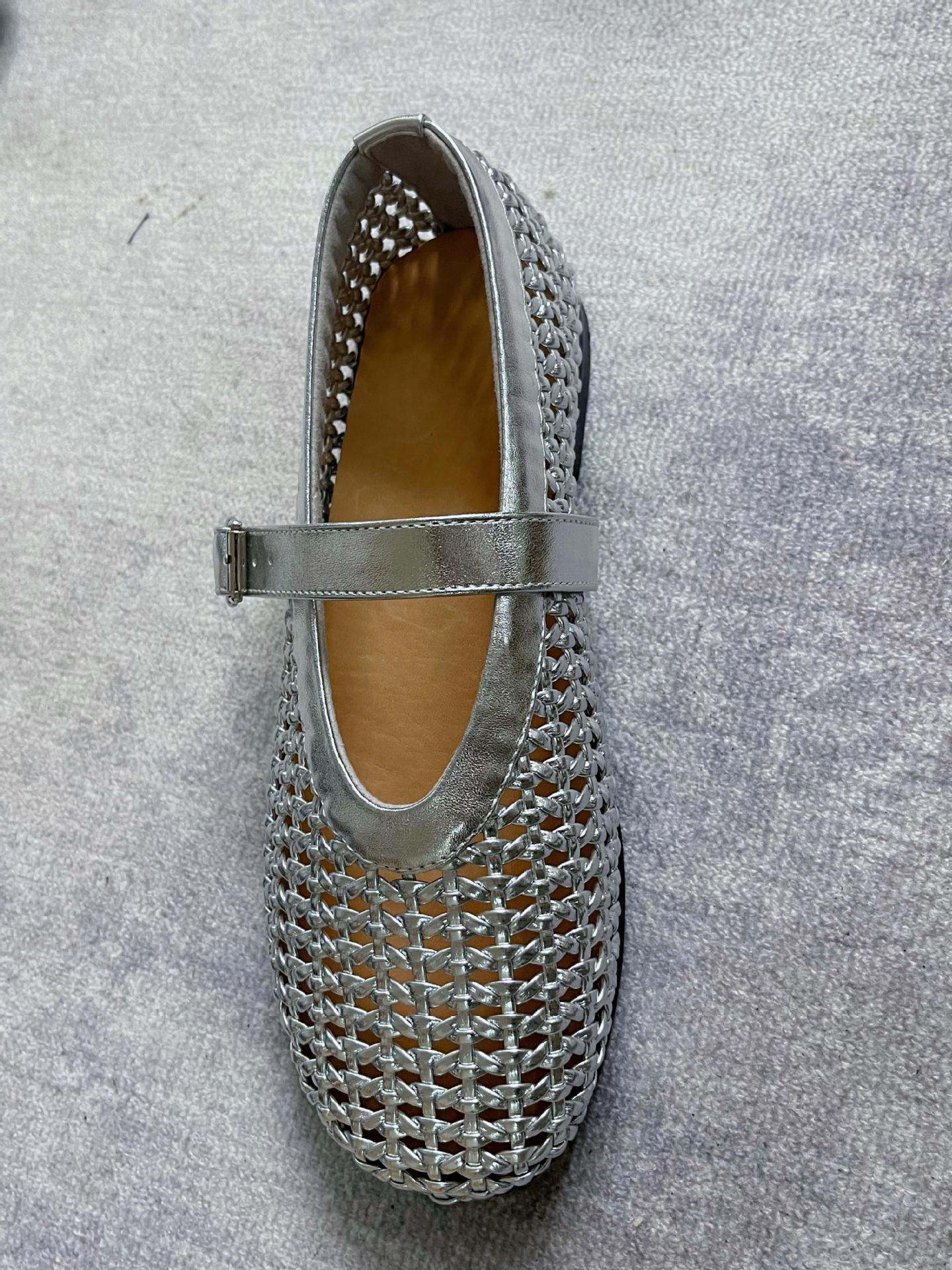 Authentic Weave Hollow Breathable Buckle Fashion Sandals