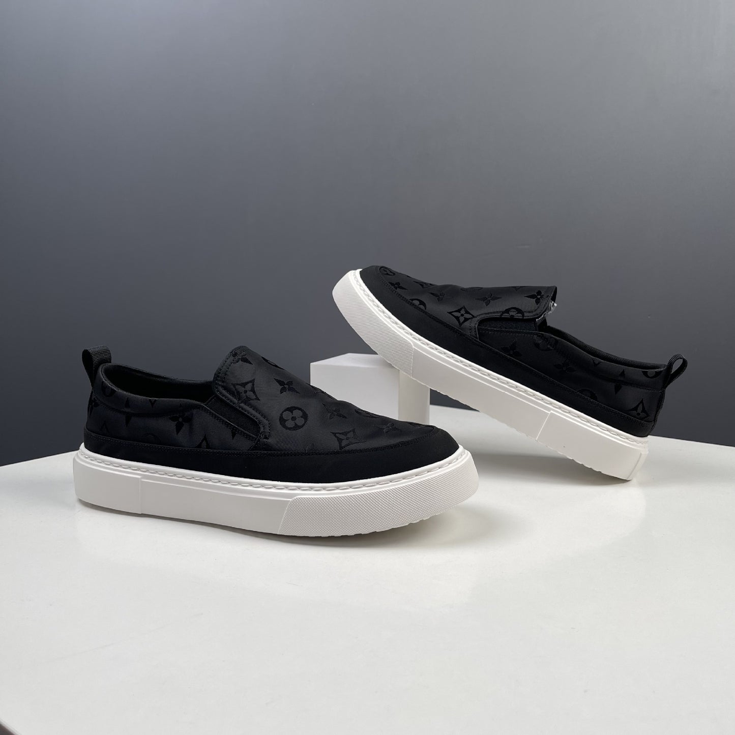 Men's Ice Silk Breathable Black Board Slip-on Casual Shoes