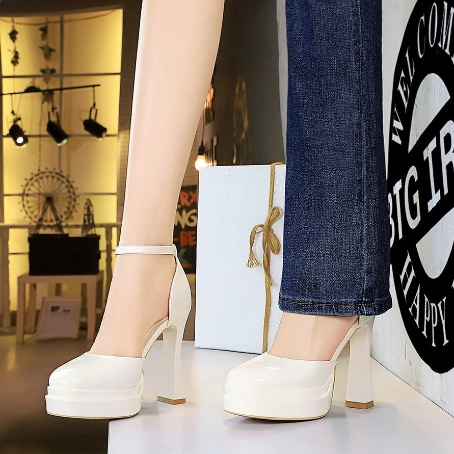 Women's Round Head Buckle Hollowed Thick Double Heels