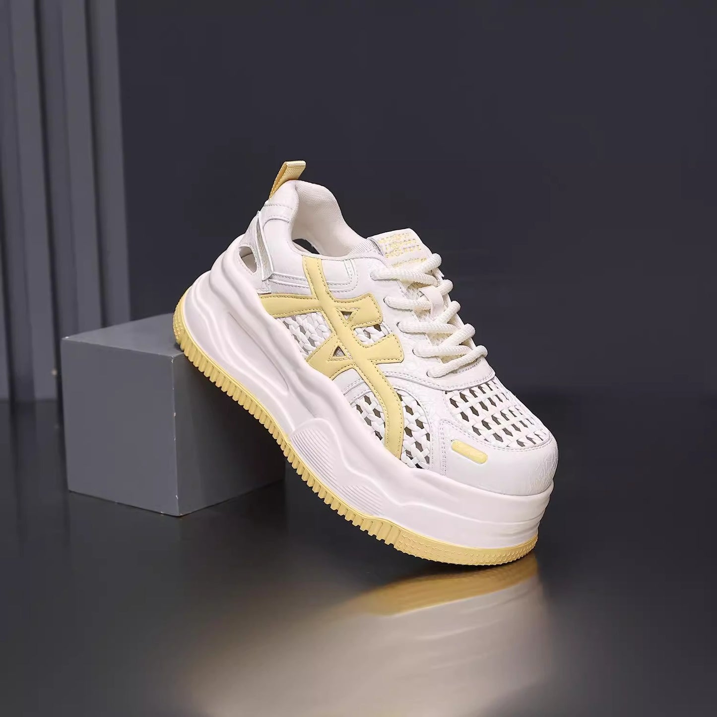 Women's Summer Hollow Mesh Surface Breathable Platform Sneakers