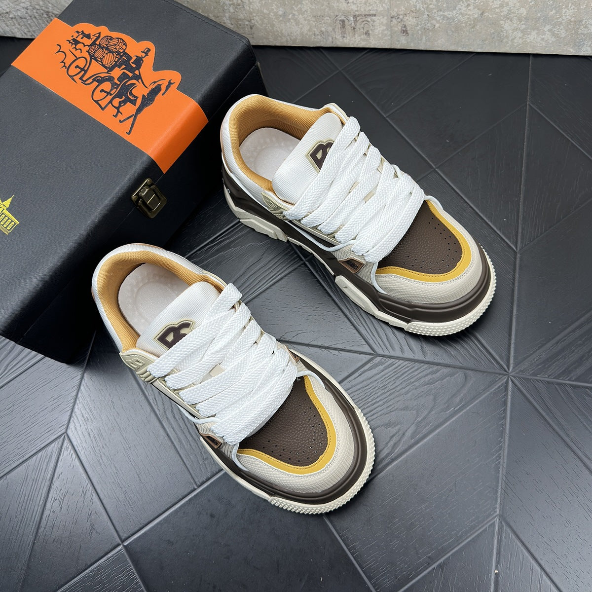 Men's Thick Bottom Inner Height Increasing Board Super Popular Bread Men's Casual Leather Shoes