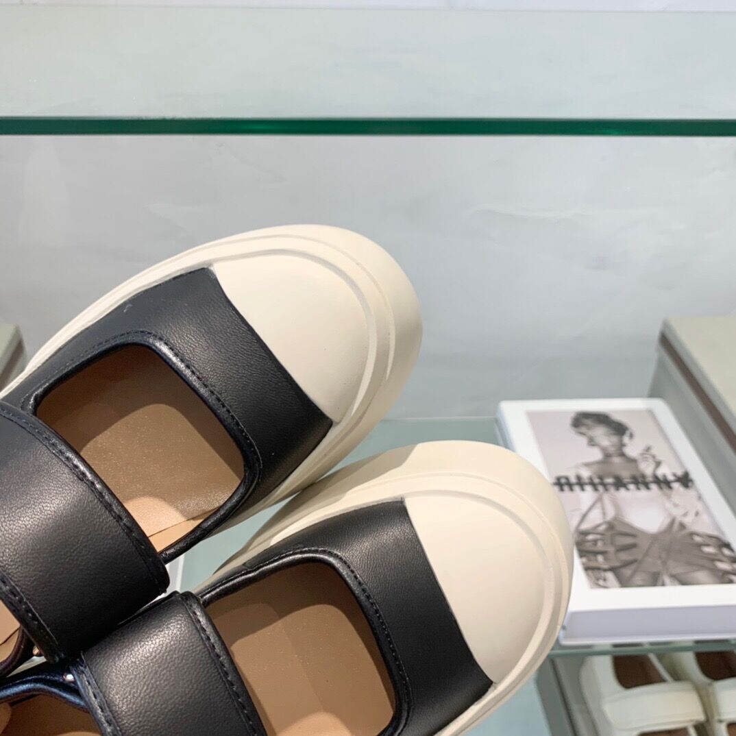 Women's Big Toe Strap Flat Magic Stick Canvas Shoes