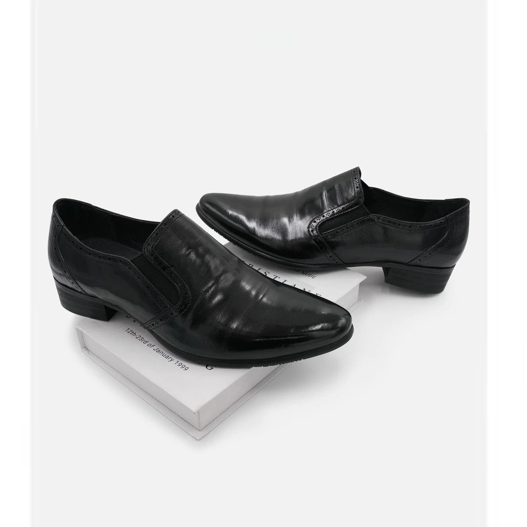 Men's Simple Elegant Small Carved Pointed British Style Leather Shoes