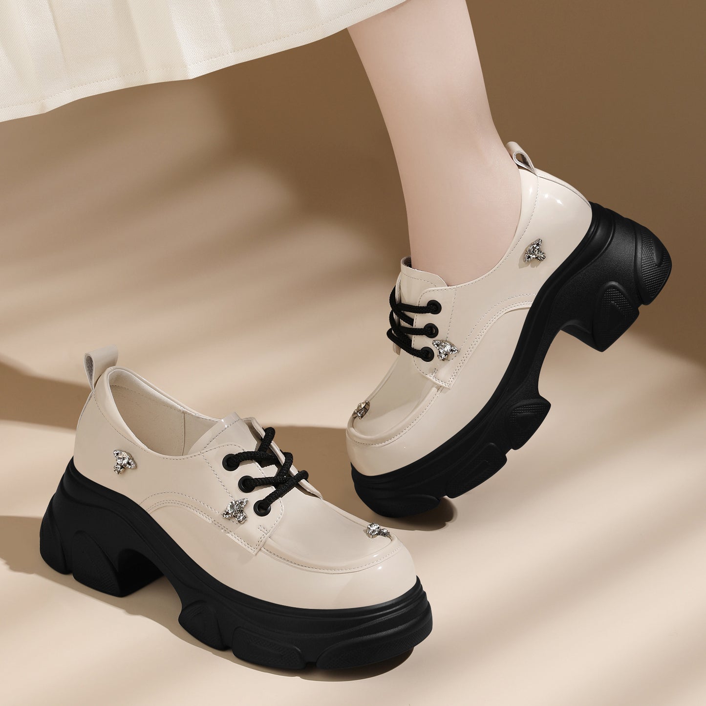 Women's Chunky Fashionable Metal Drill Buckle Round Heels