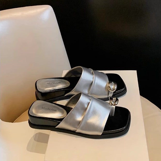 Buckle Pleated Wide Word Toe Covering Slippers