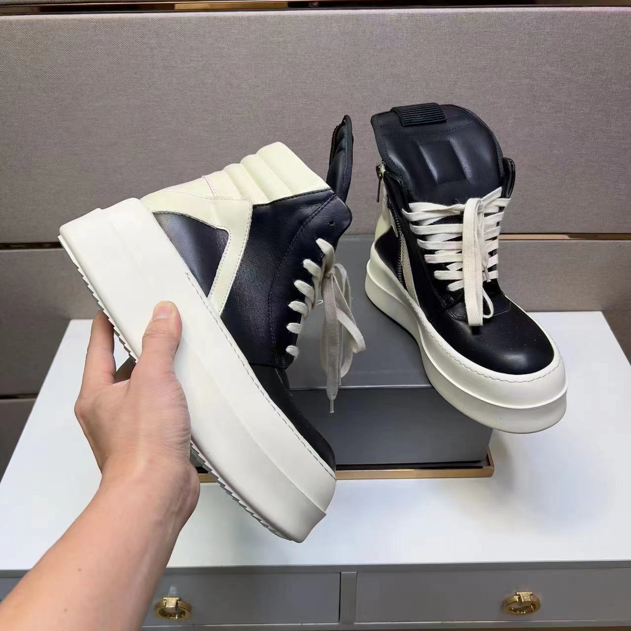 Men's Triangle Thick Bottom Increased Round Toe Sneakers