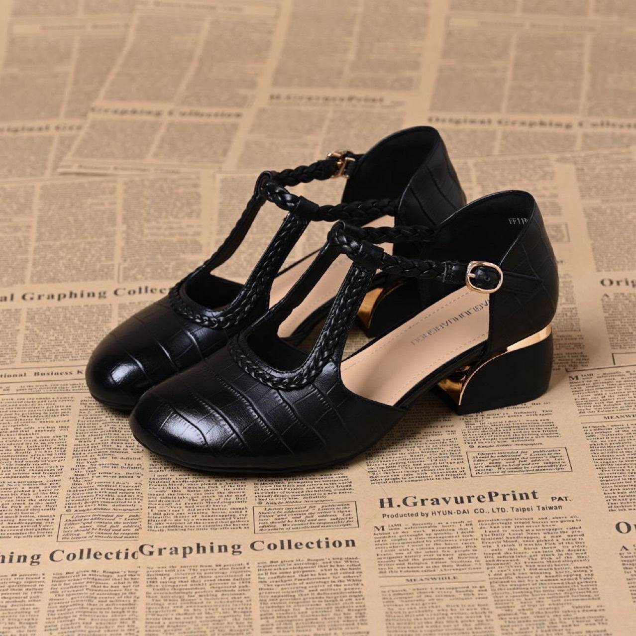 Women's Head Layer Cowhide Closed Toe Black Sandals