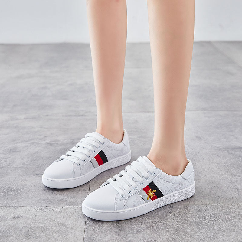 Women's Summer Korean Fashionable White Bee Fashion Canvas Shoes