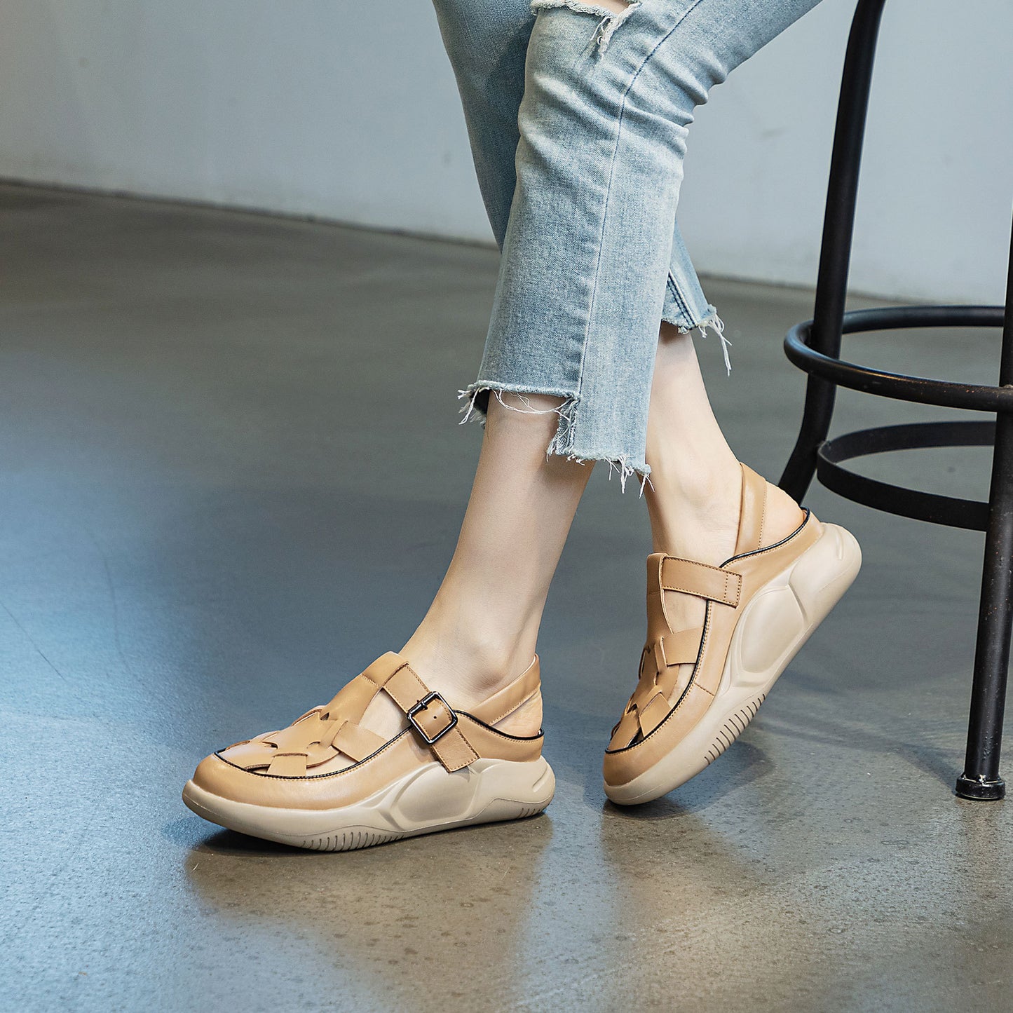 Layer Cowhide Summer Sports Closed Toe Sandals