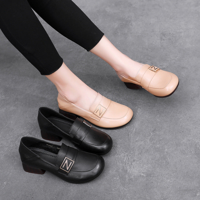 Women's Metal Decorative First Layer Cowhide Plus Size Soft Casual Shoes