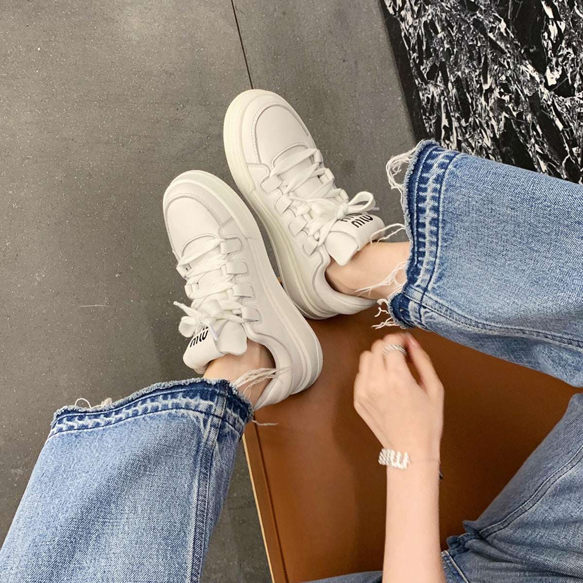Women's Round Toe Bread Inner Height Increasing Casual Shoes