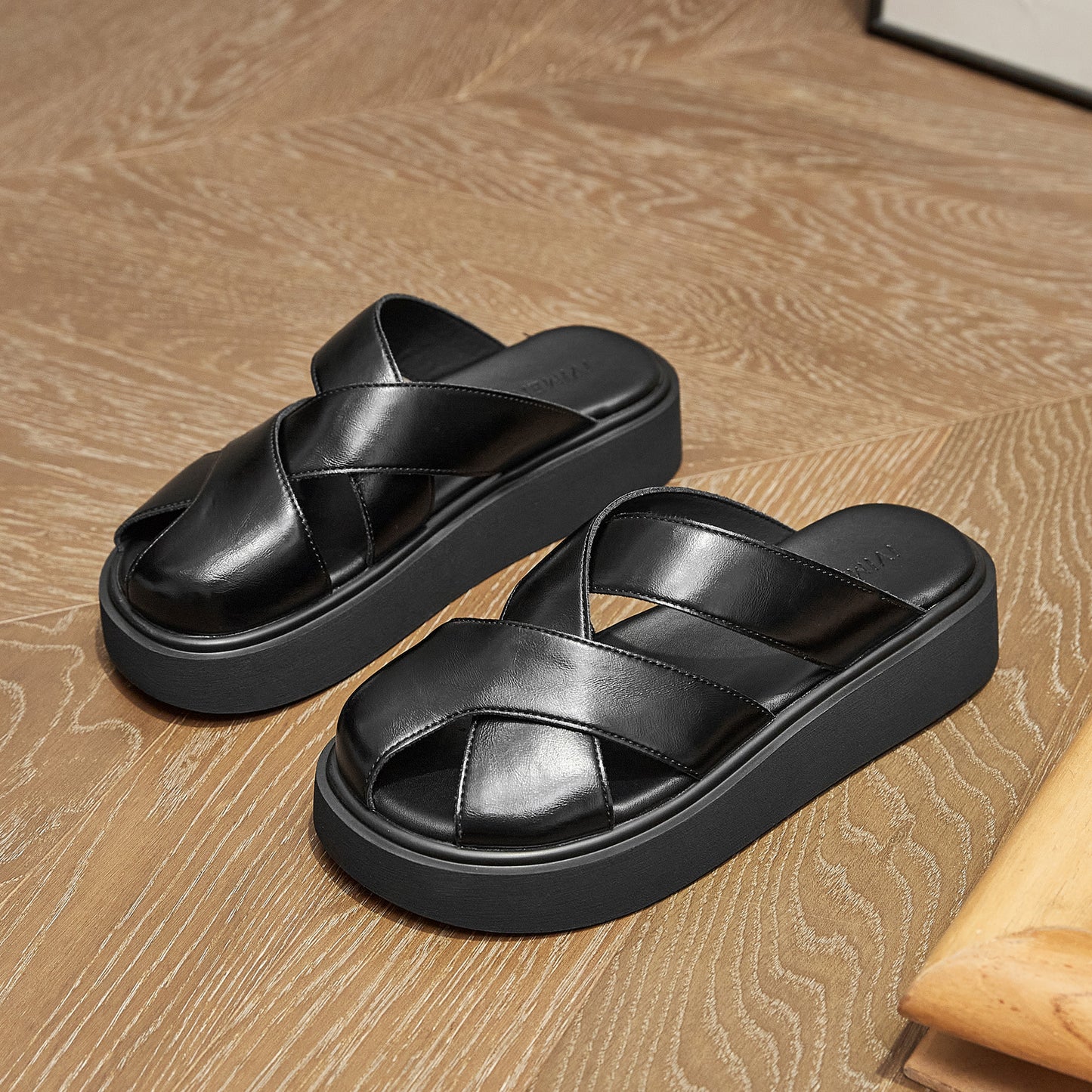 Women's Summer Outdoor Wear Woven Hollowed Thick Slippers