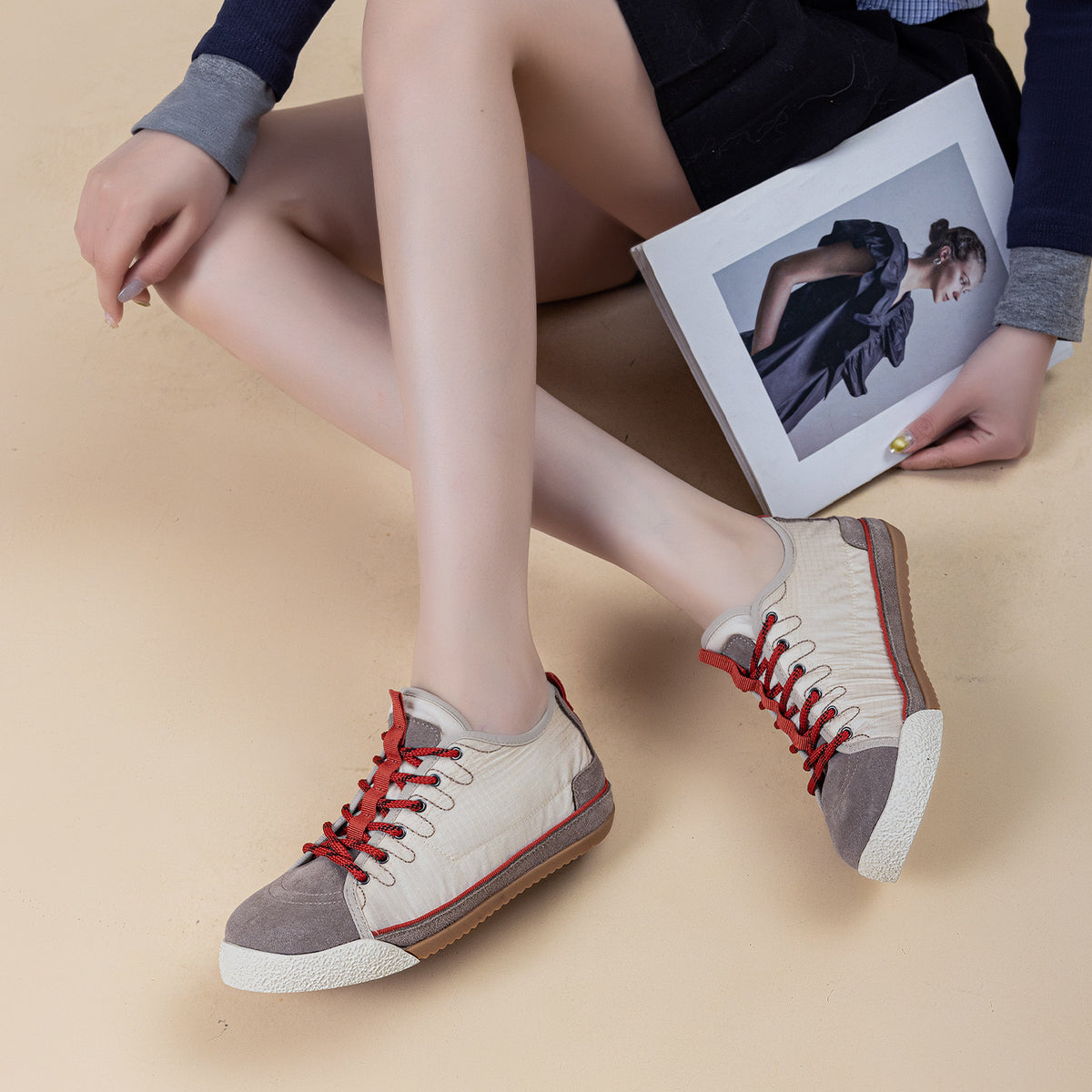 Women's Retro Color Matching Genuine Lace Up Round Toe Flat Comfortable Women's Casual Shoes