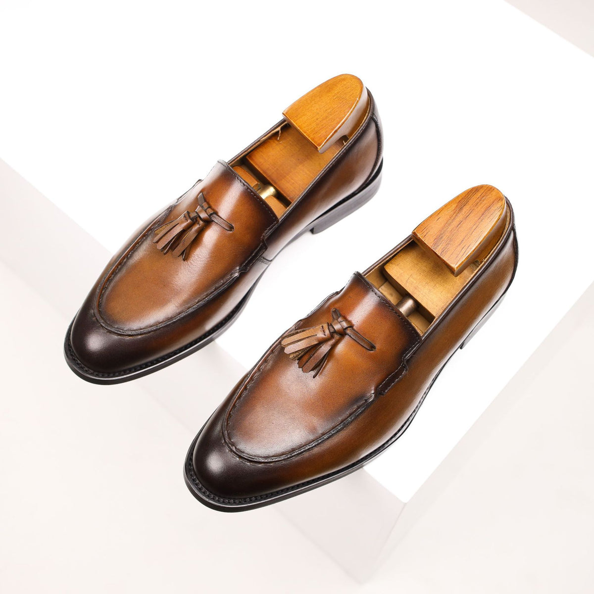 Men's First Layer Cowhide Round Head Tassel Men's Business Leather Shoes