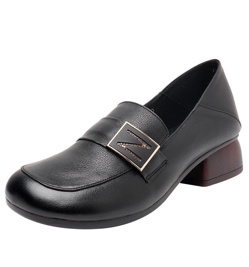 Women's Metal Decorative First Layer Cowhide Plus Size Soft Casual Shoes