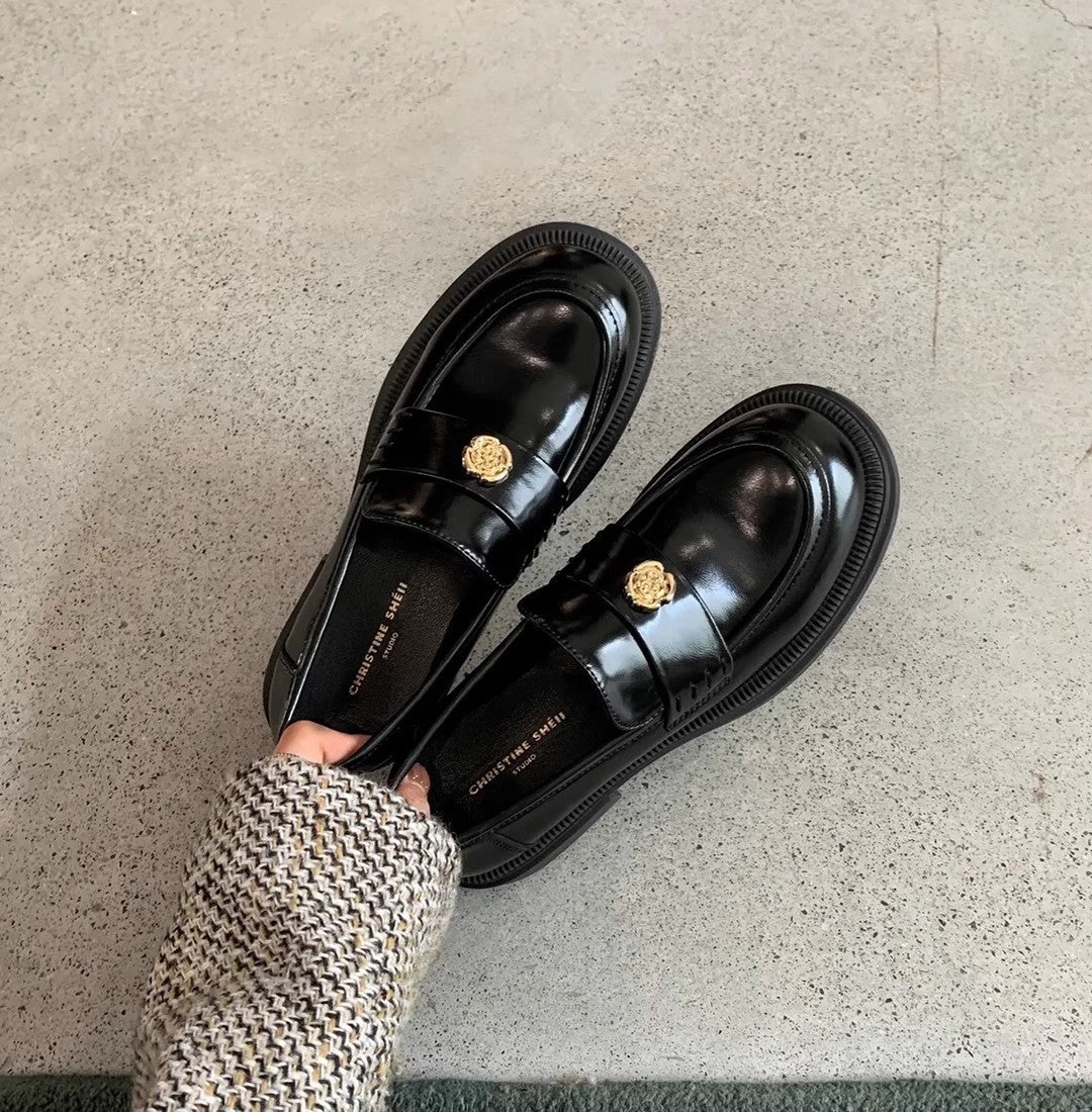 Women's Of Flower Small Gold Coin Buckle Loafers