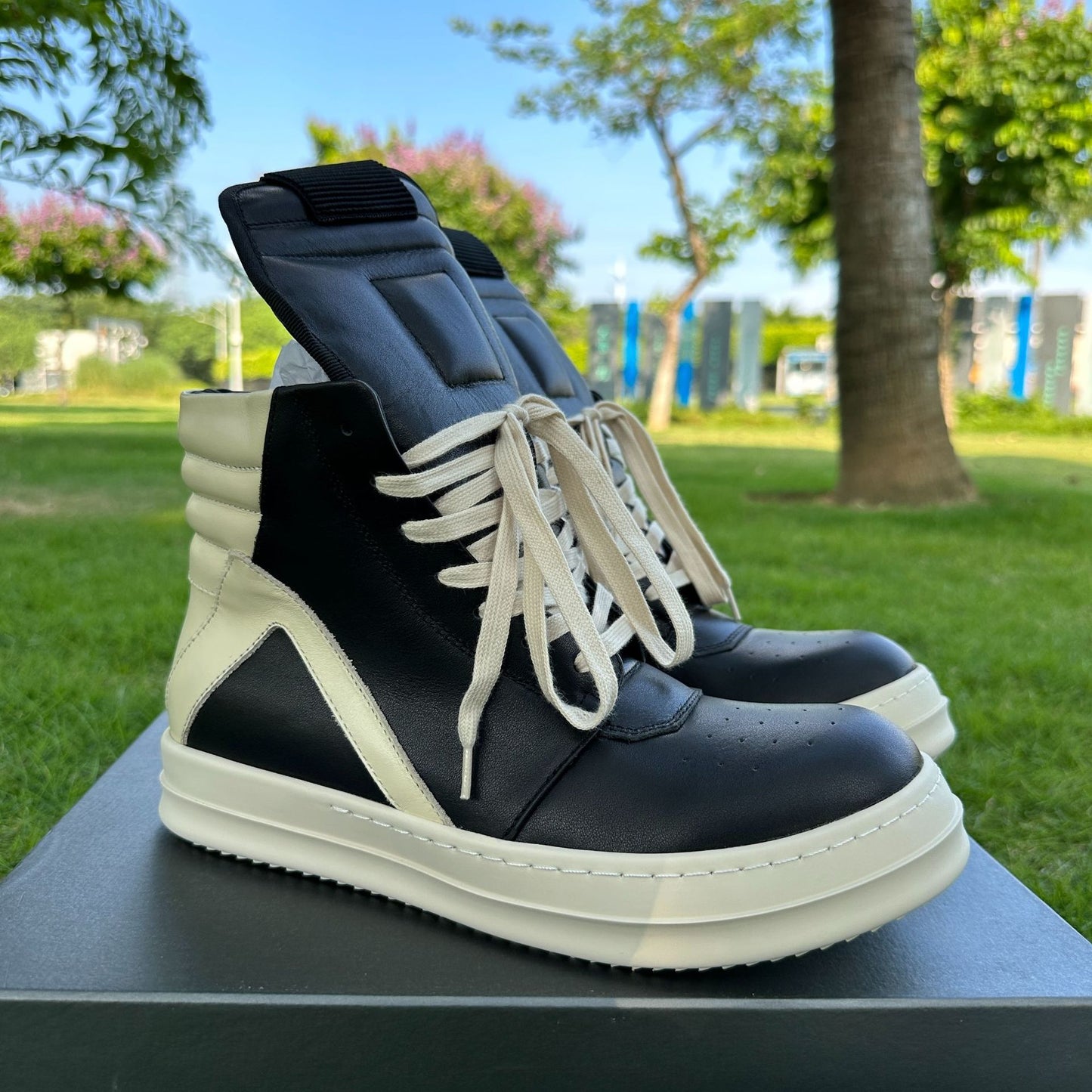 Triangle Genuine Main Line Thick Bottom Dark High Sneakers