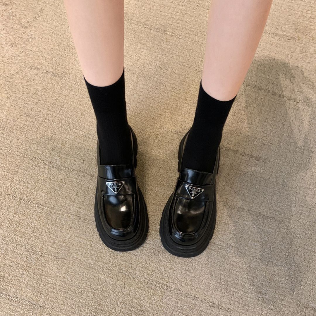 Women's Plus Size Round Head Genuine Triangle Loafers