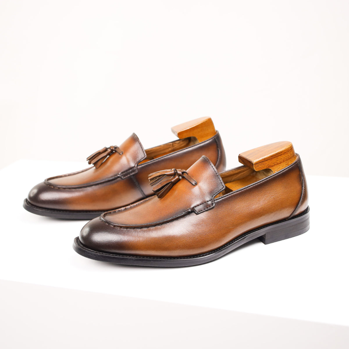 Men's First Layer Cowhide Round Head Tassel Men's Business Leather Shoes