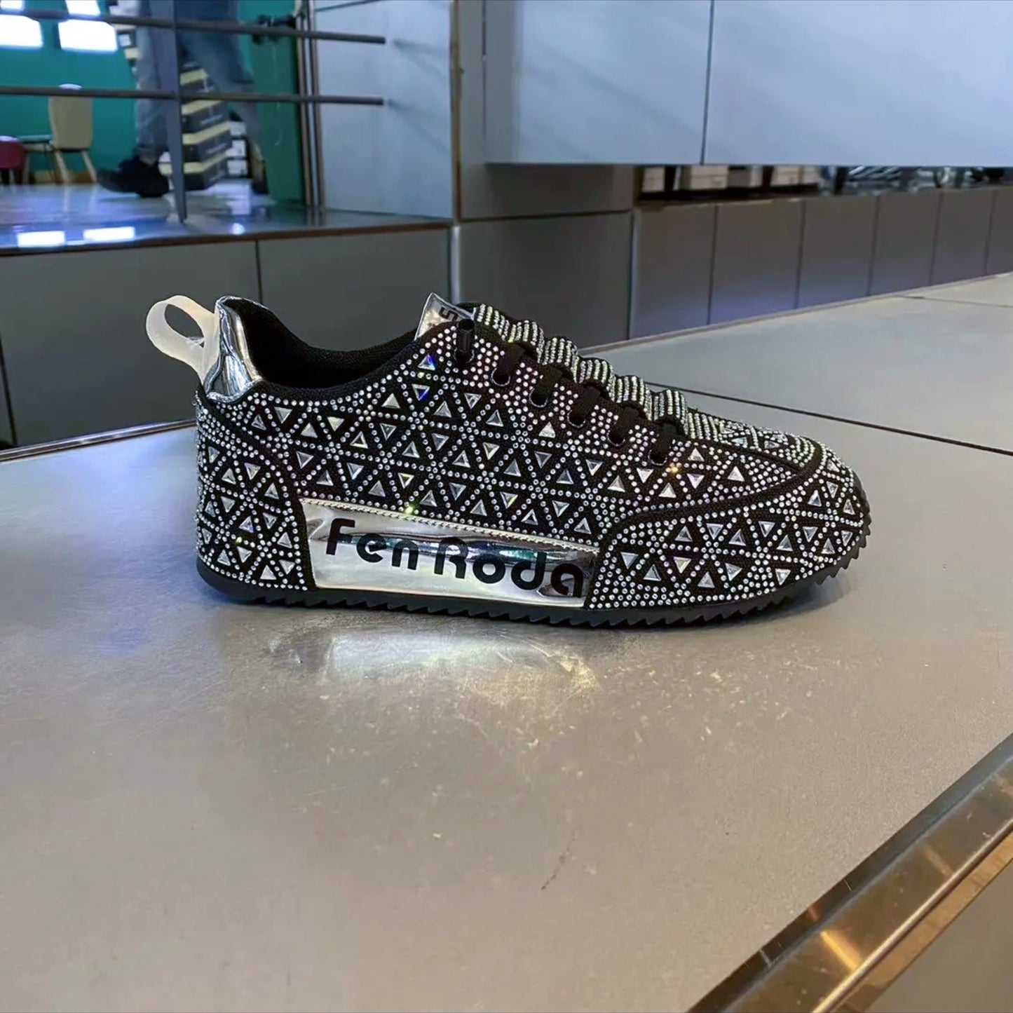 Men's Slip-on Trendy Skate Rhinestone Cloth Surface Sneakers