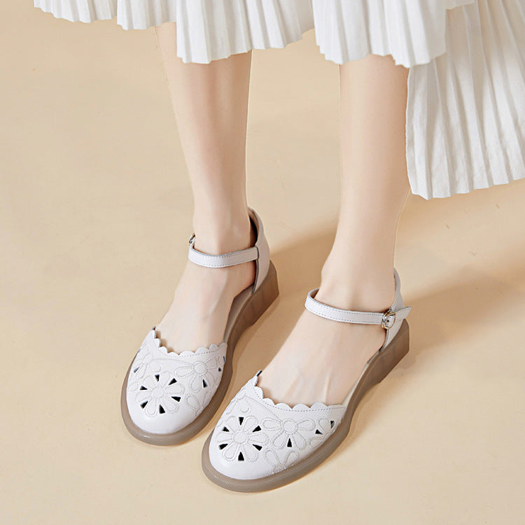 Closed Toe Soft Comfortable Hollow Hole Buckle Outer Wear Sandals