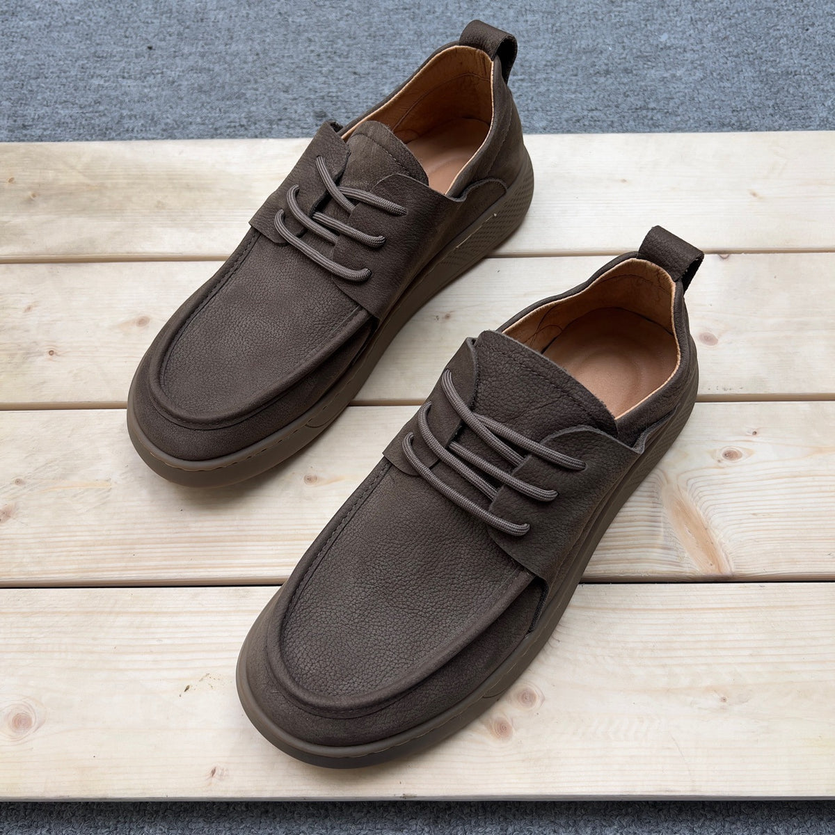 Men's Cowhide Soft Bottom Retro Style Versatile Men's Casual Shoes