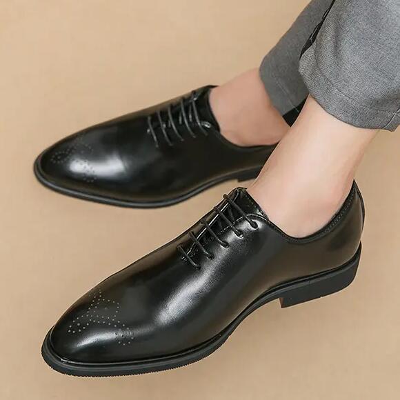 Men's Retro British Style Pointed Toe Business Leather Shoes