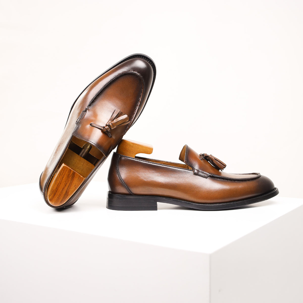 Men's First Layer Cowhide Round Head Tassel Men's Business Leather Shoes