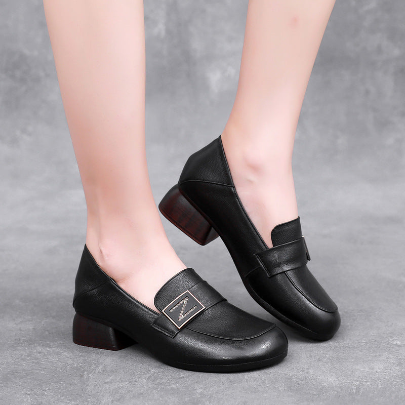 Women's Metal Decorative First Layer Cowhide Plus Size Soft Casual Shoes